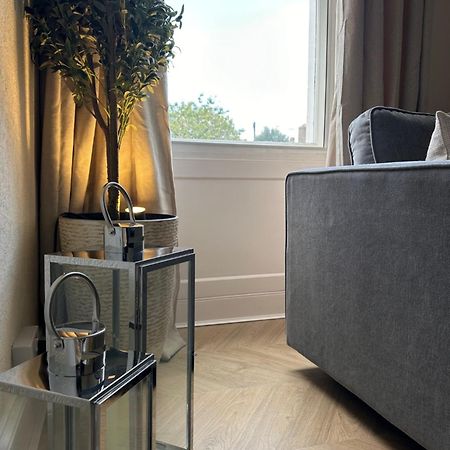 Luxury High Street Apartment Мофат Экстерьер фото