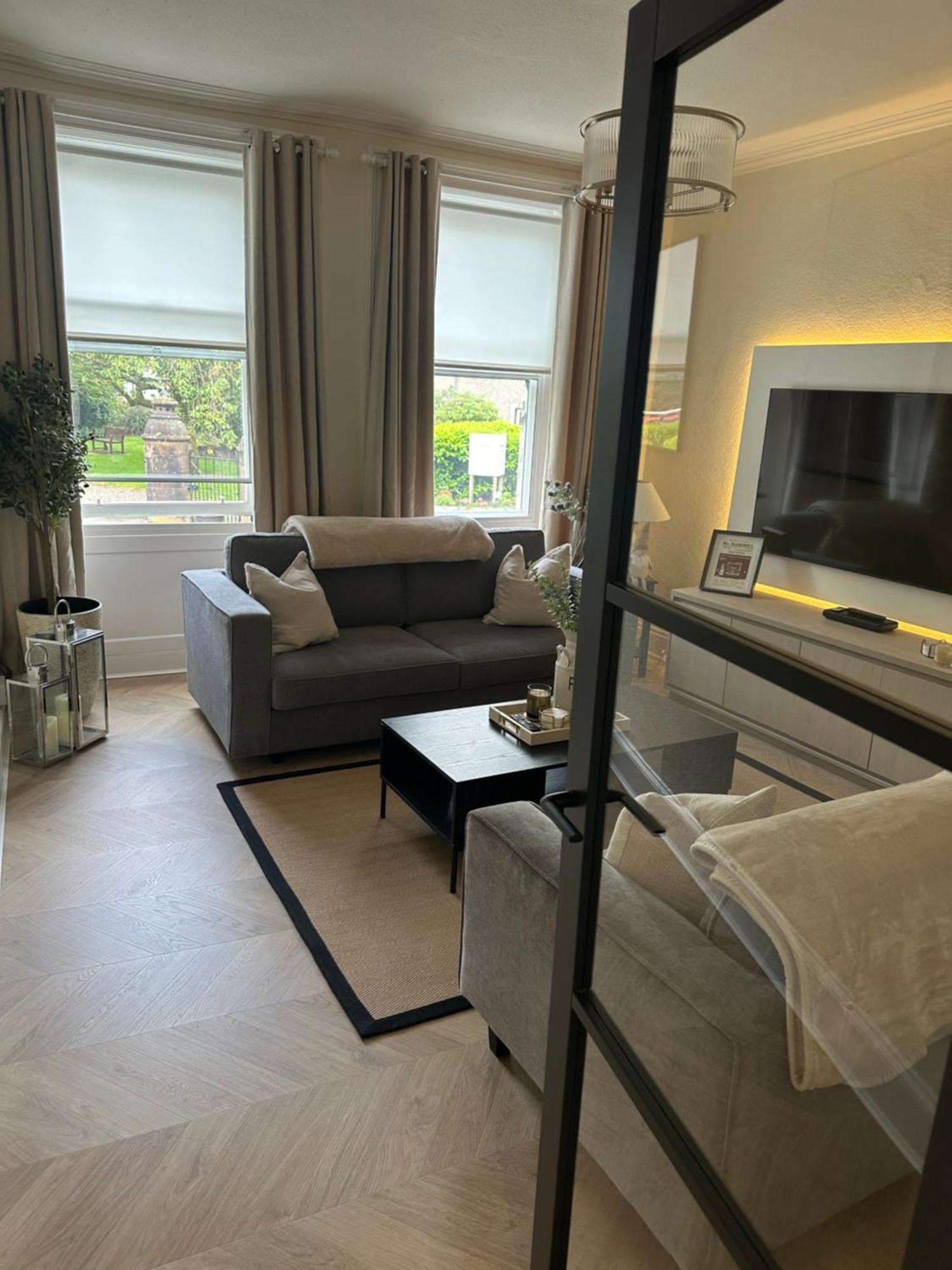 Luxury High Street Apartment Мофат Экстерьер фото